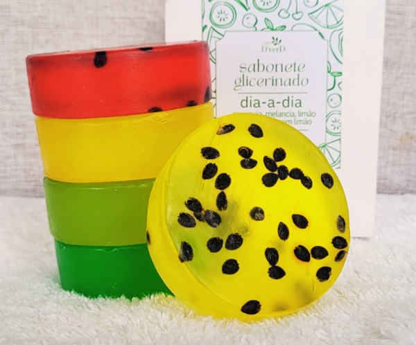 3 Caixa de Sabonete Glicerinado Dia a Dia - Fragrância de Frutas (05 unidades)