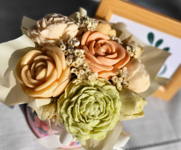MINI BUQUET 8 FLORES1 Buquê de Flores em Sabonete "Flower Collection" 400g